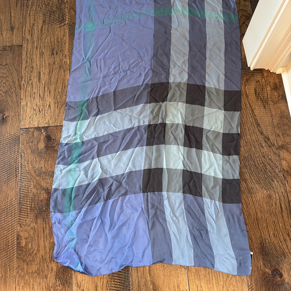 Silk Burberry Mega Check scarf - Picture 8 of 11
